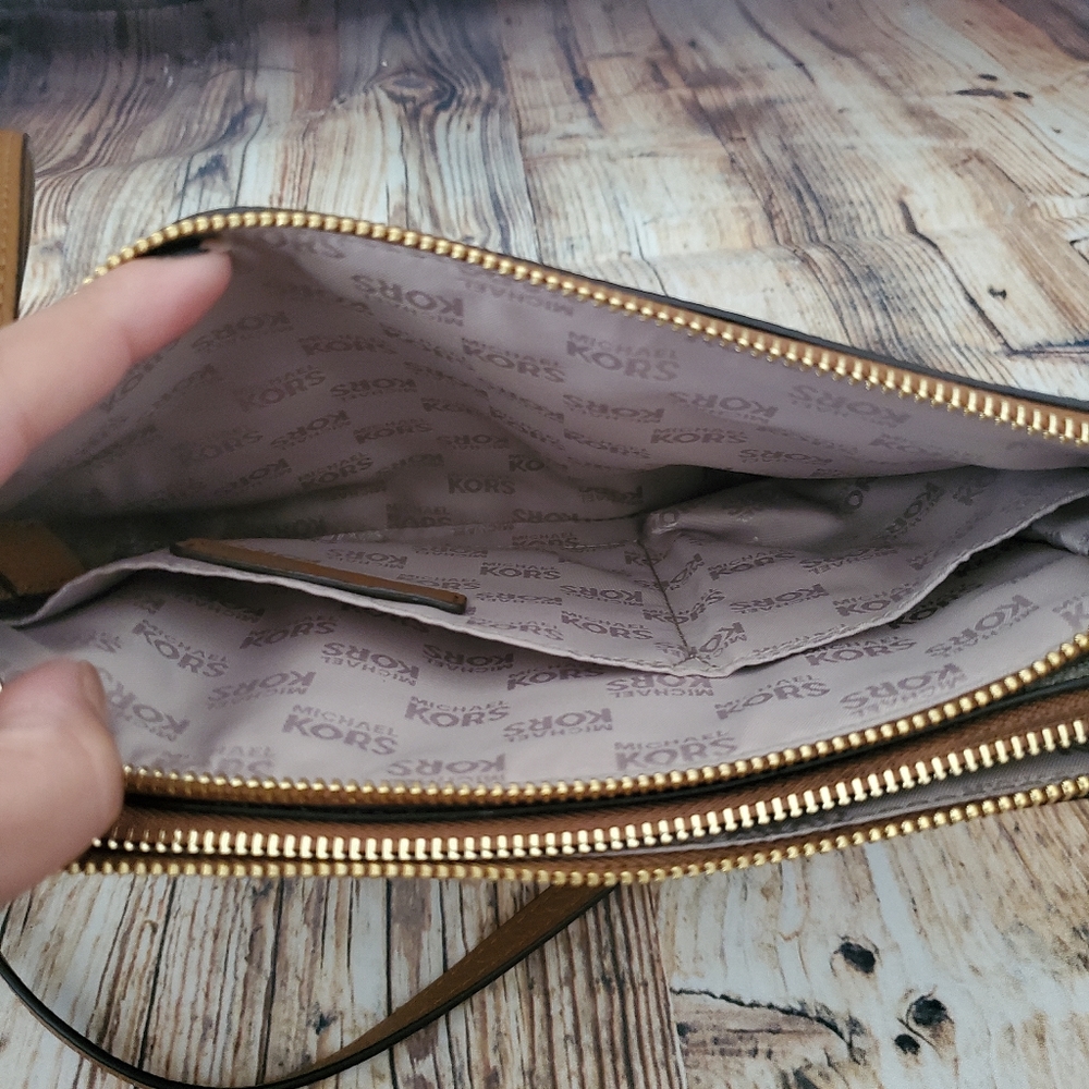 Michael Kors Jet Set Travel DBL Gusset Crossbody - Picture 11 of 14